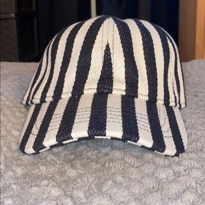 ***SOLD*** 🖤BLACK&WHITE 🤍 HAT